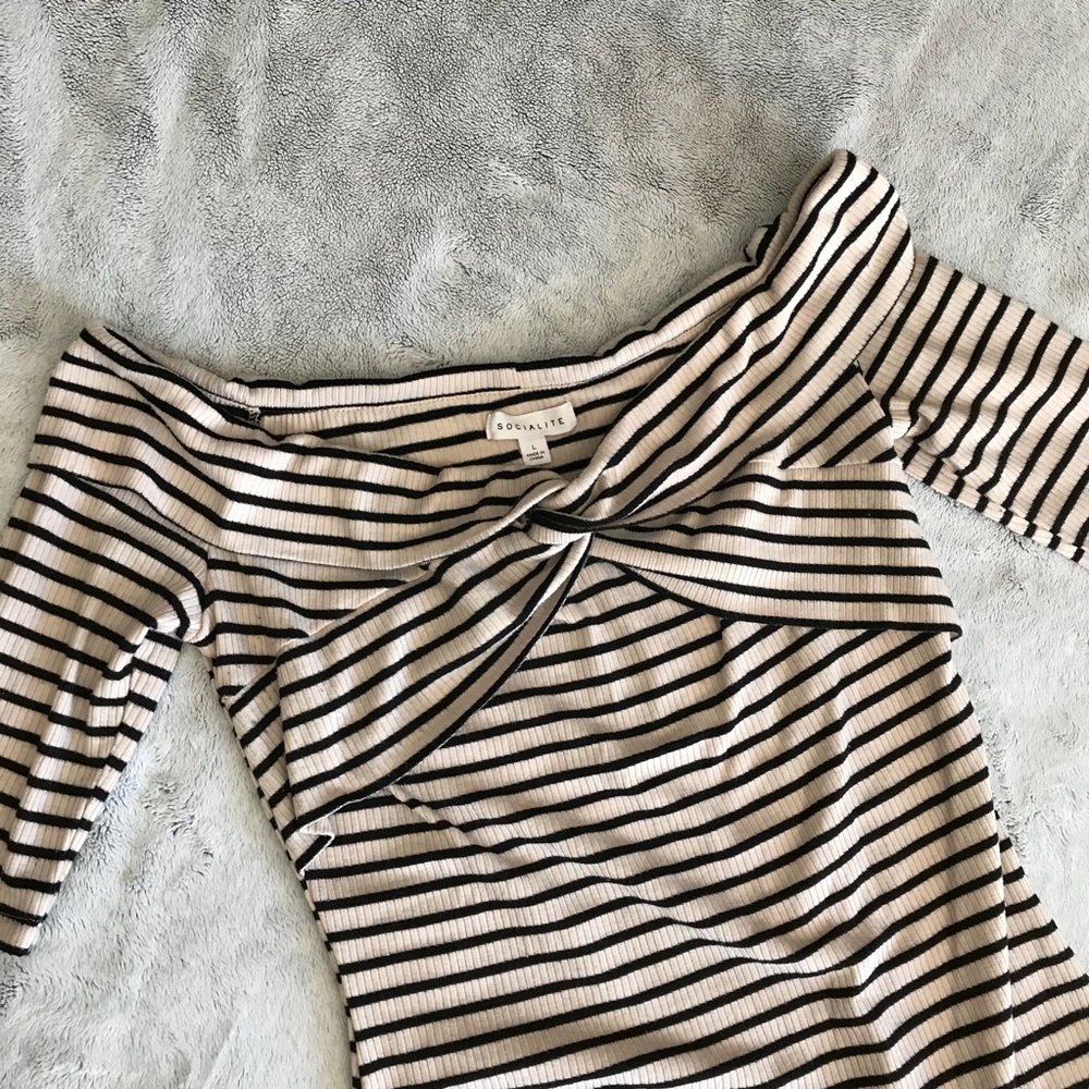 •Sold in Bundle• Striped Off the Shoulder Bodysuit - Picture 5 of 8